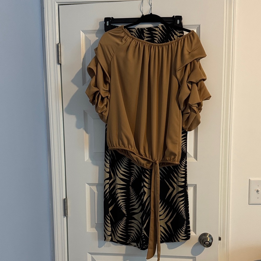 Elegant Top with wide leg black and tan pants